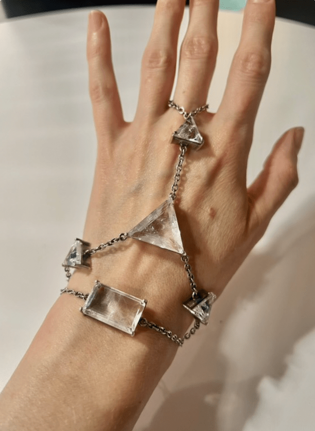 Hand Chain in Striated Crystal With Cross Bar Jewelry Vesper Obscura
